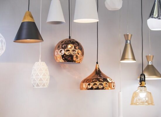 Как освещение влияет на выбор цвета и стиля мебели для интерьера: секреты гармонии и стиля